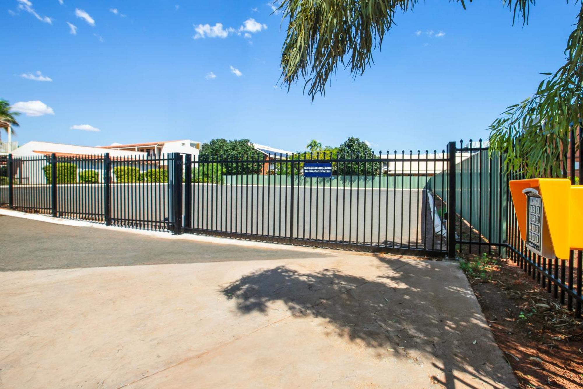 Hotel Ibis Styles Karratha Exterior foto
