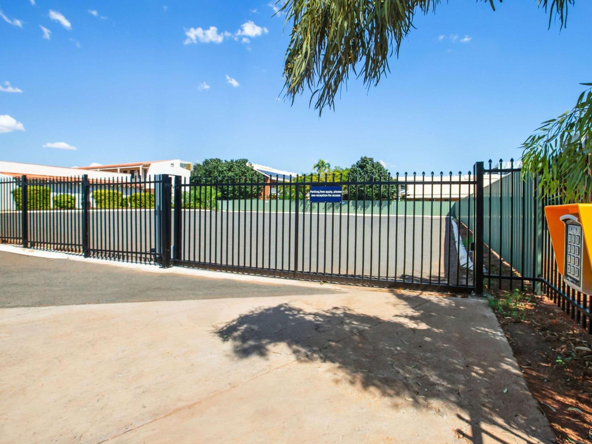 Hotel Ibis Styles Karratha Exterior foto